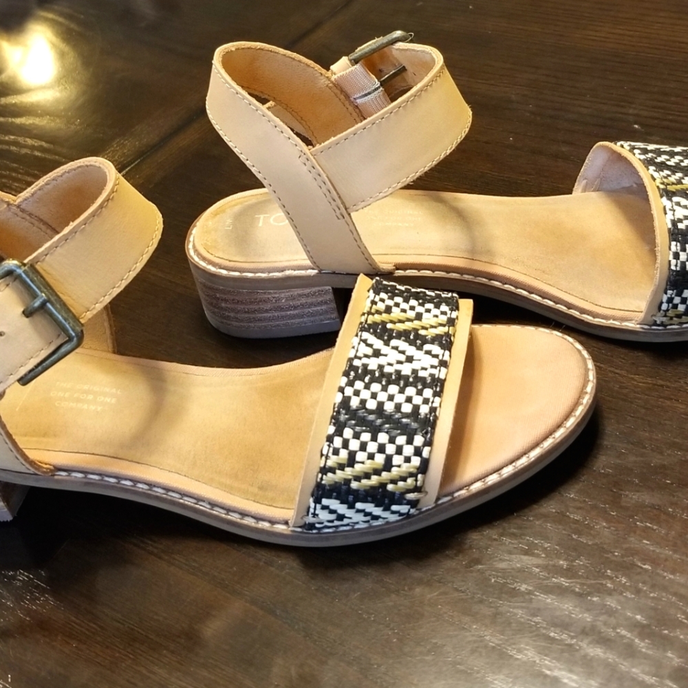 Toms Camilla Honey Leather Geometric Sandals, size 7